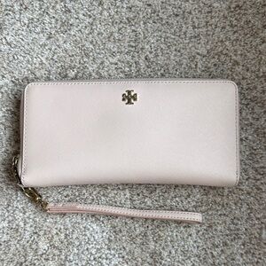 Tory Burch Cream Wristlet Clutch